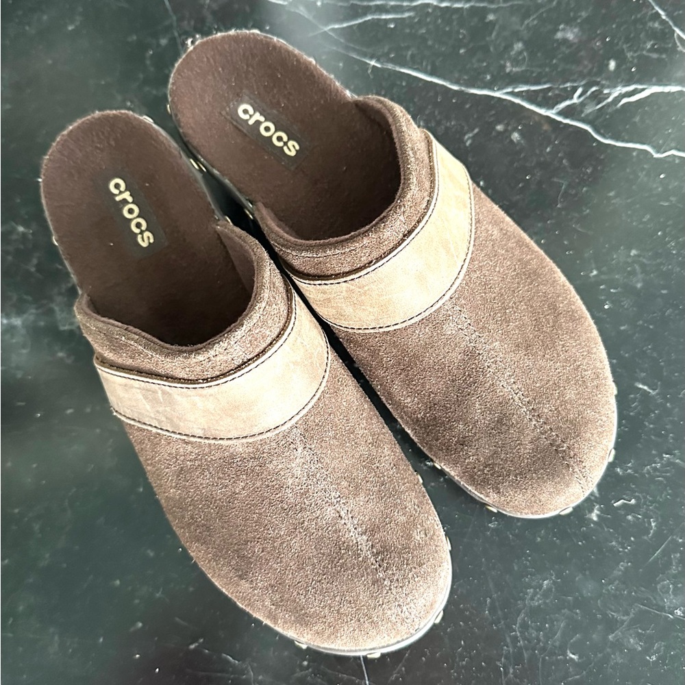 CROCS Cobbler Clogs Brown Suede Studs Sz 10 NWOT - Picture 5 of 11